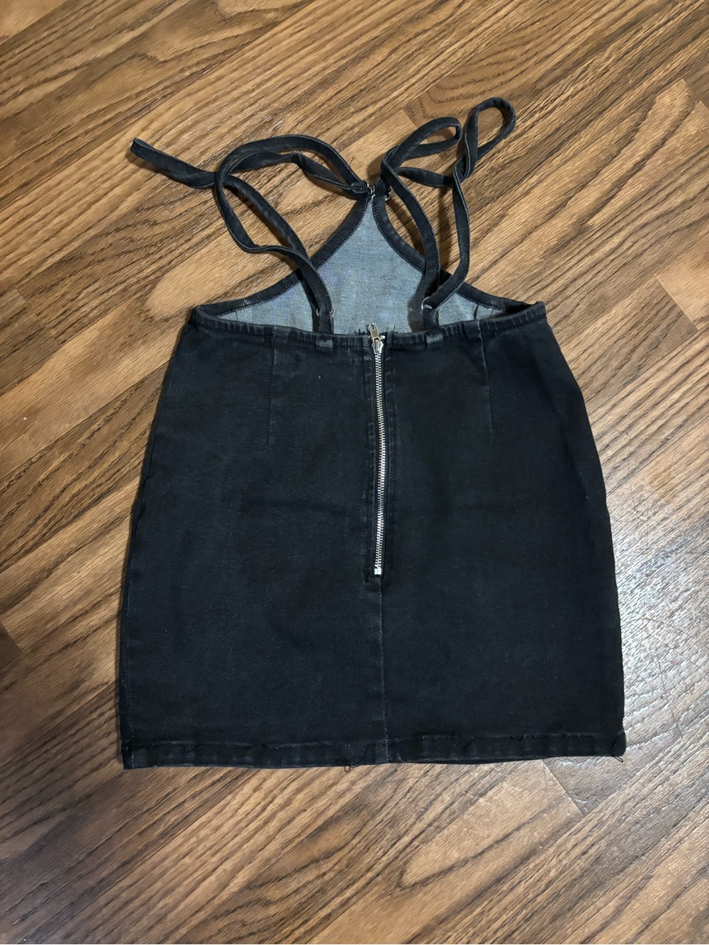 Rehab *Womans Front Zip Crop Cut Top * Size Small.